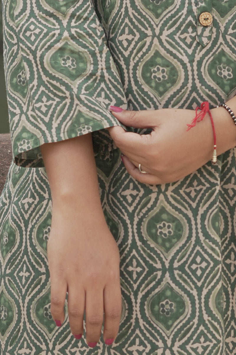 Plus size Mehendi green abstract printed kurta pant